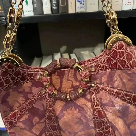 Limited edition Rare Gucci Crystal dragon bag
Tom Ford Gucci collection. - Picture 11 of 17